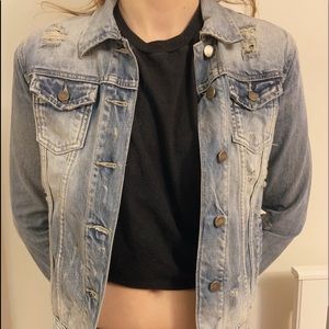 LIGHT WASH CROPPED DENIM JACKET🤠🤠
